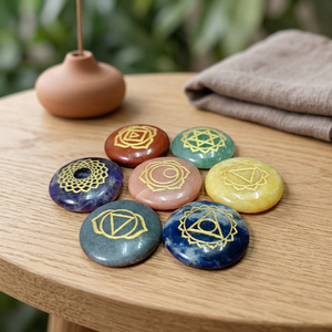 Disques en agate gravés 7 chakras, pierres précieuses polies et roulées pour la méditation, le Reiki et la décoration intérieure - Product Image 2