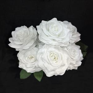 Bouquet di Rose Artificiali in Seta Vellutata a 7 Teste all'Ingrosso dalla Fabbrica - Product Image 2