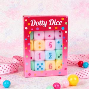 Boîtes de dés de jeu personnalisées en carton rigide biodégradable, gaufrées, imperméables, haut de gamme, avec fenêtre en PVC et fermeture magnétique - Product Image 1