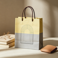 Sac en papier écologique durable avec feuille d'argent brillante, ruban en satin assorti, boîte cadeau rigide pour bague et collier, impression personnalisée