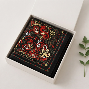 Écharpe en polyester satiné mat avec logo personnalisé imprimé, 20x20 pouces, écharpe carrée douce, fabricant OEM ODM - Product Image 2