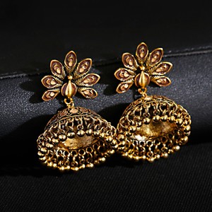 Orecchini Donna Douvei in Vendita, Stile Bohémien Ecologico Vintage, Placcati in Oro 14K, con Perline da 3MM e Nappine di Perle - Product Image 6