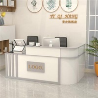 Comptoir de réception de barbier moderne et minimaliste en bois, design incurvé semi-circulaire, comptoir de caisse