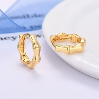 Hanhan Jewelry Huggies à plusieurs niveaux ascendants-Contour géométrique Minimaliste Hypoallergénique