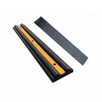 Bande de protection murale anti-collision Xinhong en caoutchouc jaune avec rayures réfléchissantes et profil en nid d'abeille pour colonnes de rangement