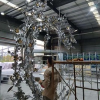 Sculpture florale en acier inoxydable soudé, sculpture d'art extérieure personnalisée pour jardin et décoration commerciale