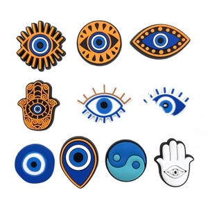 Barato personalizado ojos malvados zapatos promocionales decoración dibujos animados zapato encanto al por mayor bolsas cereza OEM decoraciones - Product Image 2