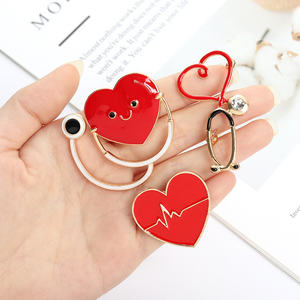 Broches Médicos Pines de Enfermera Estetoscopio Corazón Electrocardiograma Pin de Solapa Esmaltado Insignias Joyería de Metal Regalos para Doctor Venta al por Mayor - Product Image 4