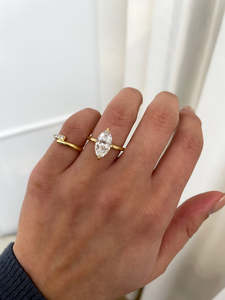 Juego de puntas de oro amarillo macizo de 18K, anillos de compromiso de diamantes de laboratorio de corte Marquesa, anillo de diamante solitario de garra de punta de águila de lujo, OEM ODM - Product Image 3