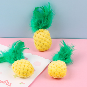 Juguetes interactivos de peluche con hierba gatera y plumas para mascotas, venta al por mayor, lindos juguetes con forma de piña para perros y gatos - Product Image 1