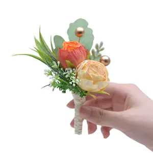 शादी के फूलों के सहायक उपकरण प्रोम सूट सजावट के लिए गुलाब कोर्सेज और पुरुष बाउटनियर सेट