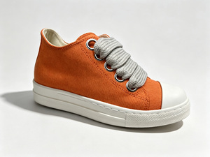 Zapatillas clásicas de lona con cordones, cómodas y planas, estilo casual. - Product Image 1