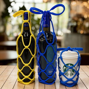 Porte-bouteille de vin portable en silicone 2-en-1 avec sac en maille extensible et dessous de <span class=keywords><strong>verre</strong></span> résistant à la chaleur – Idéal <span class=keywords><strong>pour</strong></span> pique-nique, fête ou cadeau de pendaison de crémaillère - Product Image 1