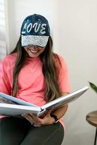 Gorra de béisbol retro con logotipo de diamantes de imitación de 6 paneles Sombrero de rendimiento estructurado de estilo deportivo lavado con cierre ajustable para exteriores - Product Image 4