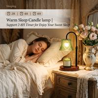 Lampe chauffe-bougie en verre vert style forêt, bras en métal noir mat réglable en hauteur, base en bois irrégulière en forme de nuage