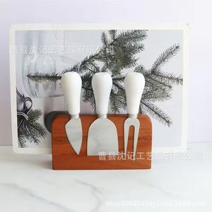 Portacuchillos de madera con juego de cuchillos para queso magnéticos, bloque de madera de acacia para uso en la cocina - Product Image 5
