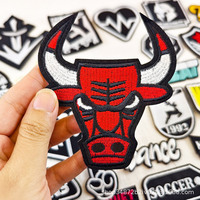 Badge brodé pour vêtements, auto-adhésif, sans couture, patch brodé, autocollant en tissu pour veste, matière Sashtub, origine Chine