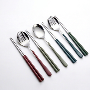 Ensemble de couverts minimalistes en acier inoxydable avec manches en plastique colorées, compatibles lave-vaisselle, pour la maison et les cafés - Product Image 1