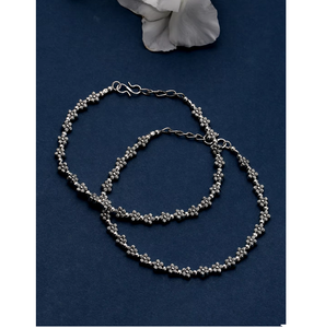 Tobillera Minimalista Plateada con Cristales Florales para Mujer, Elegante Cadena de Eslabones, Joyería para el Pie - Product Image 2