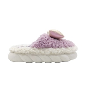 Pantoufle de maison pour dame vente chaude pantoufles en laine pour femmes jolies chaussures d'intérieur confortables antidérapantes chaussures d'hiver douce lumière chaude OEM - Product Image 3