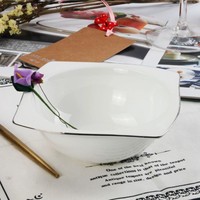 Service de table en porcelaine fine, assiette carrée blanche en forme de pétale, assiette à salade à bord argenté, bol, vaisselle de luxe pour hôtel, restaurant, maison