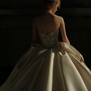 Abito da sposa di lusso fatto a mano con strass NT102, scollo a cuore, lunghezza a cappella, taglie forti, per cerimonia in chiesa o festa - Jancember - Product Image 5