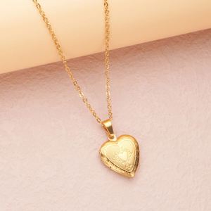 Stainless Steel Classic Heart-Shaped Openable <b>Photo</b> <b>Frame</b> Pendant Necklace Engraved Heart Lock Gold Silver Collar De Acero - Product Image 3
