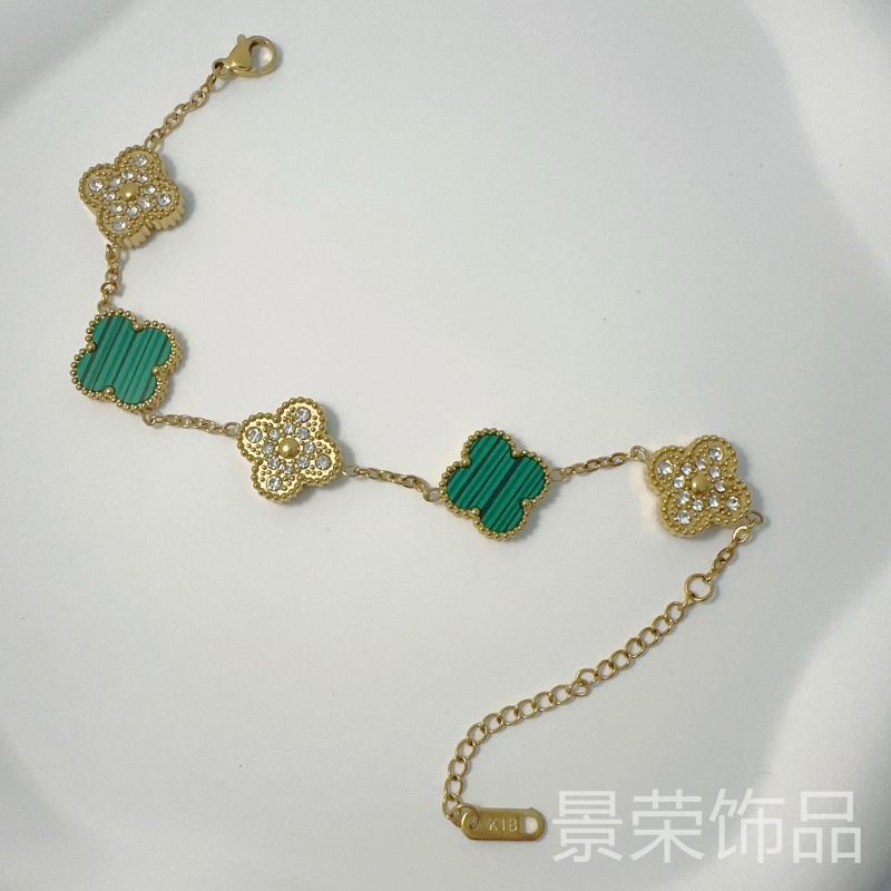Verde-15mm-tres diamantes y dos perlas