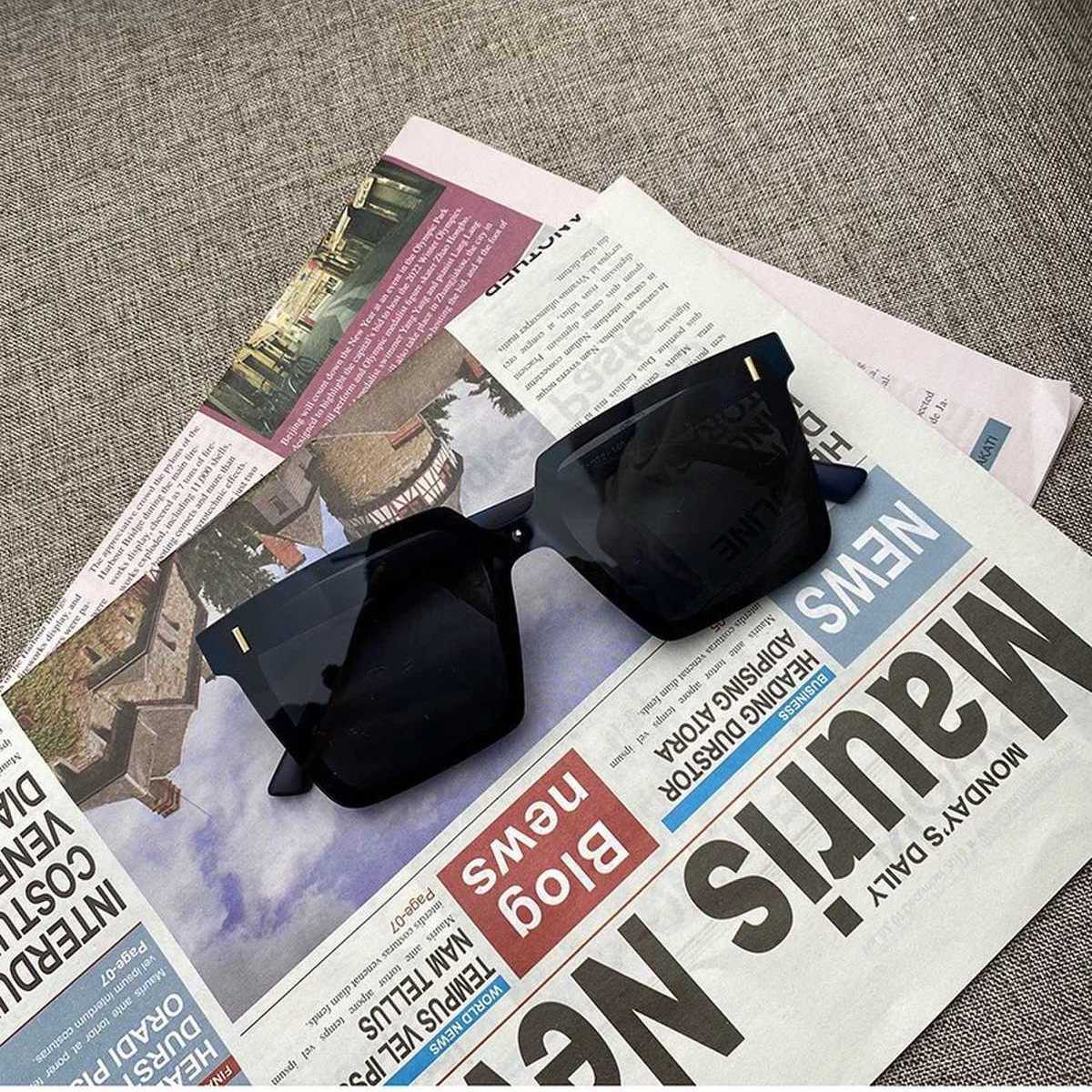 Cadre noir, pièce noire.