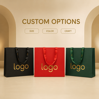 Großhandel: Luxuriöse rote Weihnachtsgeschenktüten mit individuellem Logo, Goldfolienband und Henkel – Hersteller für Boutique-Verpackungen
