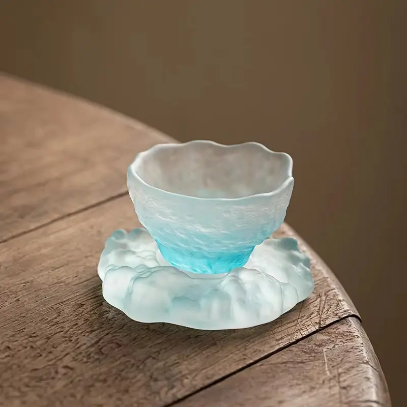 Tasses et soucoupes à thé en verre coloré, nouveau produit fait à la main, verres à marteau givrés japonais, ensemble de tasses à thé Kung Fu avec soucoupe, 2023