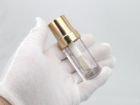 Flacon en plastique cylindrique élégant, corps transparent, tête de brosse large argentée électroplaquée, tube de brillant à lèvres avec bouchon à vis 5 ml