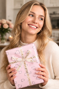 Caja de Regalo Personalizada con Tapa y Base, de Cartón Rosa Pálido con Estampado de Corazones y Lazo de Cinta de Grosgrain para San Valentín - Product Image 3