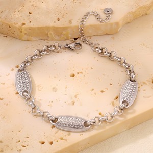 Bracelet de luxe bicolore en acier inoxydable, maillons dorés et argentés avec <span class=keywords><strong>plaque</strong></span> ovale en zircon cubique, étanche et anti-ternissement - Product Image 3