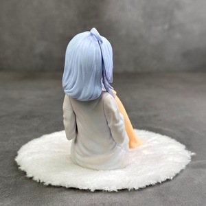 Figurine de collection Fan Art de la sorcière Elaina, modèle PVC de fille anime assise en pyjama, cadeau pour les amateurs de manga, jouet de décoration pour chambre - Product Image 6