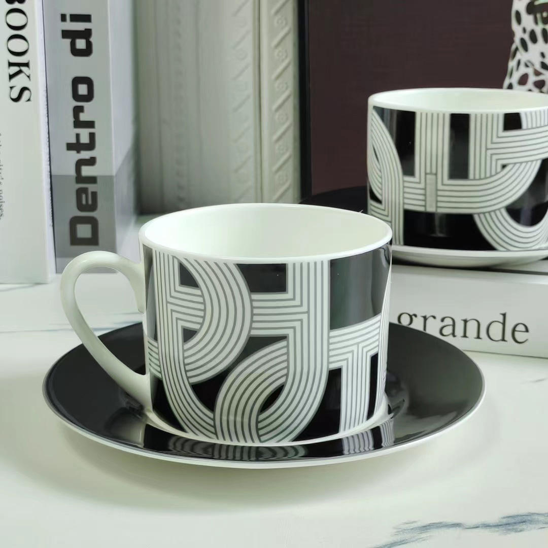 ขาว-ถ้วยและจานรอง