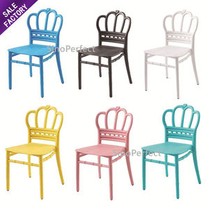 Sillas de Resina Plástica Apilables Personalizadas para Eventos de Boda y Banquetes, Diseño de Respaldo de Corona, para Fiestas Infantiles - Product Image 4