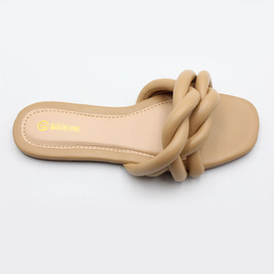 2025 estate nuovo stile pantofole a fondo piatto <span class=keywords><strong>infradito</strong></span> scarpe da <span class=keywords><strong>donna</strong></span> alla moda <span class=keywords><strong>sandali</strong></span> da spiaggia produttori diretti - Product Image 5