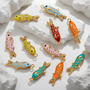 Breloques en émail en acier inoxydable en forme de poisson, pendentifs d'<span class=keywords><strong>été</strong></span> sur le thème de l'océan, breloques animaux aquatiques pour la fabrication de bracelets et colliers DIY - Product Image 2