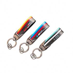 Llavero de Aleación de Zinc con Diseño de Fibra de Carbono y Logotipo Deportivo Tricolor para Mercedes-Benz y Audi, Estilo Lujoso y Moderno - Product Image 5