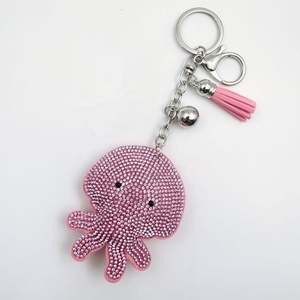 Colgante para coche o bolso con diseño de personaje de dibujos animados, de terciopelo coreano, con diamantes termoadhesivos, cabeza pequeña verde y adornado con diamantes. - Product Image 6