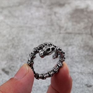 Bague unisexe en acier inoxydable de style rétro avec motif serpentine viking - Product Image 4
