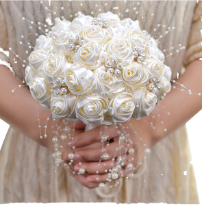 Bouquet de mariée de luxe AGD OEM en satin avec roses et perles, idéal pour mariages, remises de diplômes et demoiselles <span class=keywords><strong>d</strong></span>'honneur, anti-bactérien - Product Image 1