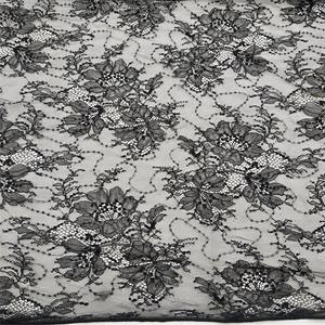 Tissu en dentelle française tricotée à paillettes noires, écologique, style vintage chic pour robes de mariée et tenues de soirée - Product Image 2