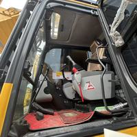 Excavatrice sur chenilles hydraulique d'occasion Komatsu PC220 22 tonnes, engin de construction d'occasion en stock