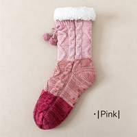 Chaussettes douillettes unisexe à hauteur mi-mollet, doublées en sherpa, en peluche, thermiques d'hiver, avec semelle antidérapante, à blocs de couleur et pompon, confortables pour l'intérieur, type pantoufle, vente en gros OEM