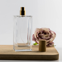 Flacons de parfum en verre de luxe modernes de forme carrée plate avec col à sertir de 30 ml, 50 ml, 100 ml, impression d'écran personnalisable pour cadeau