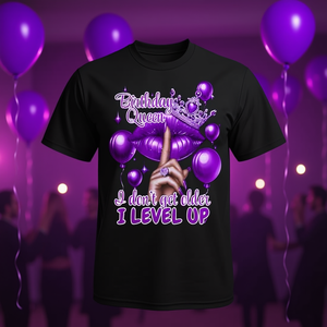 T-shirt violet pour reine des anniversaires, je ne vieillis pas, je me développe - Product Image 3