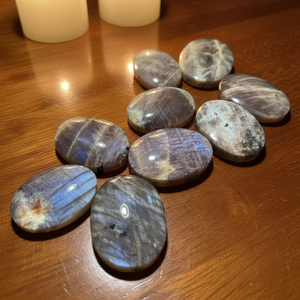 <span class=keywords><strong>Piedra</strong></span> Lunar Azul Pulida, Cristal Curativo <span class=keywords><strong>de</strong></span> <span class=keywords><strong>Piedra</strong></span> Preciosa Natural al por Mayor, <span class=keywords><strong>Piedra</strong></span> <span class=keywords><strong>de</strong></span> Palma <span class=keywords><strong>para</strong></span> Decoración Grabada - Product Image 1