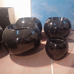 Macetas Grandes de Resina de Fibra de Vidrio Personalizadas de Fábrica, Macetas de Flores de Estilo Minimalista Pulido para Decoración de Jardín Interior y Exterior - Product Image 2